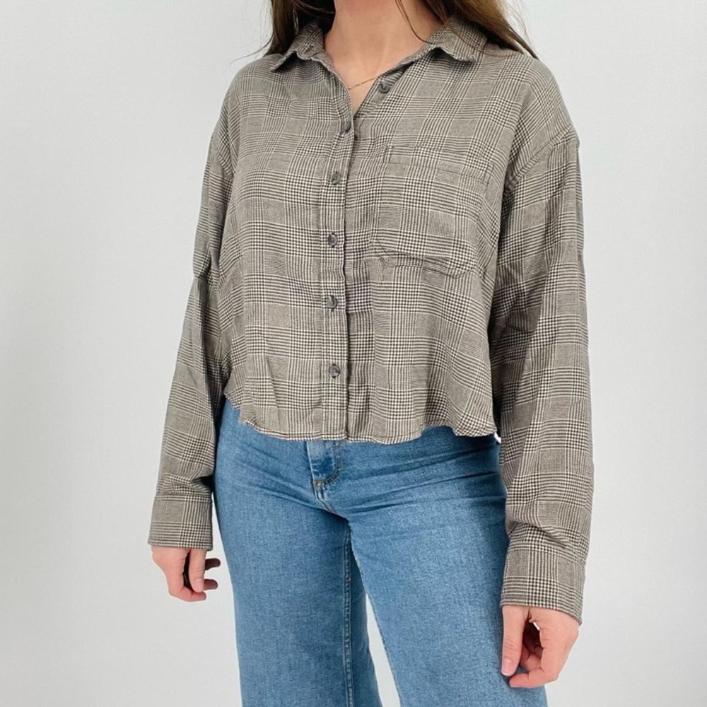 American Eagle Plaid Cropped Button Down Long Sleeve Blouse